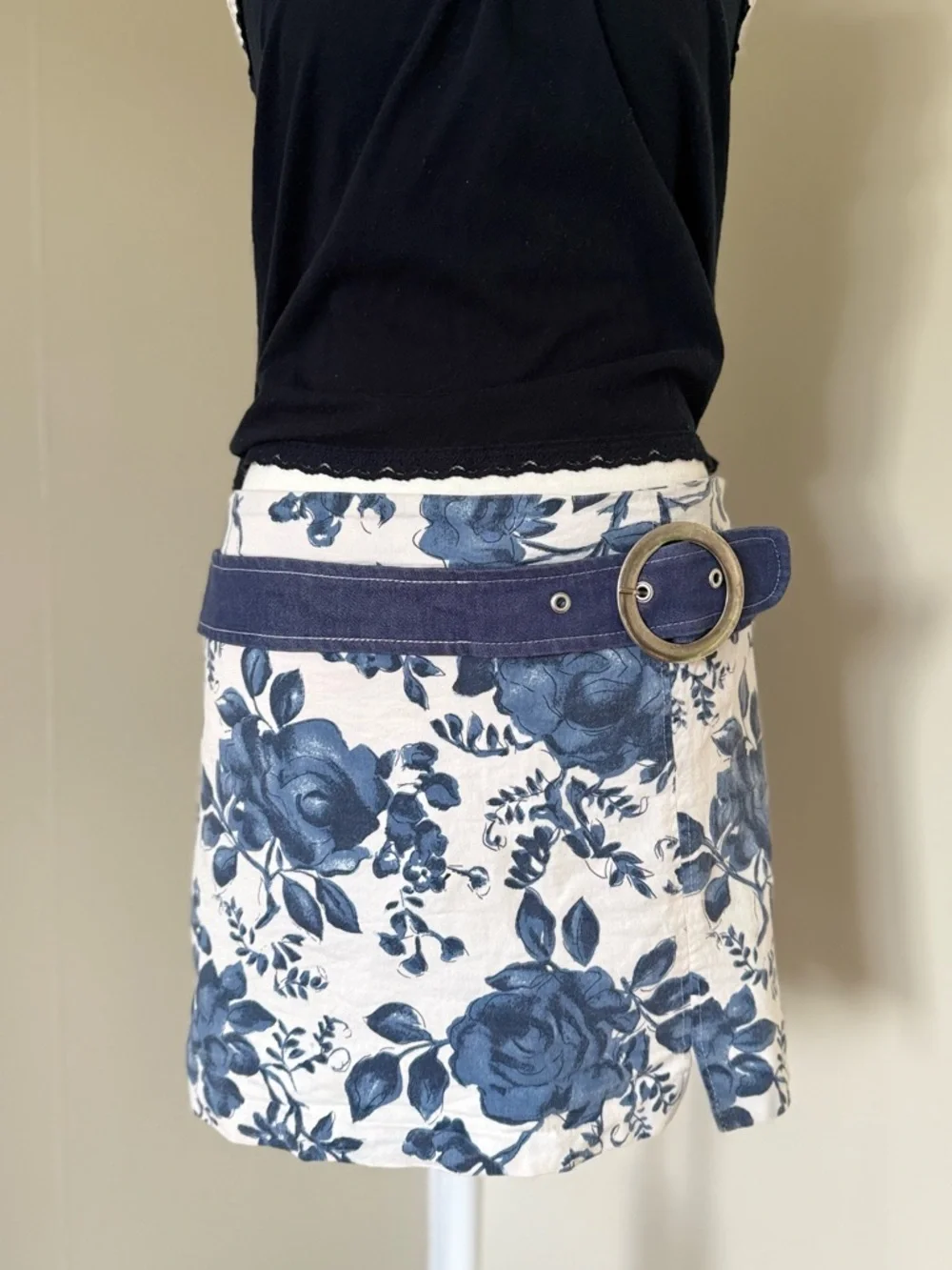 Vintage Y2K Mini Skirt Floral Belted Mini Skirt Navy Belt Silver Accent Slit